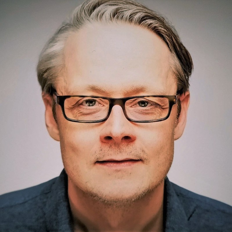 RuedigerThomas_Headshot.jpg